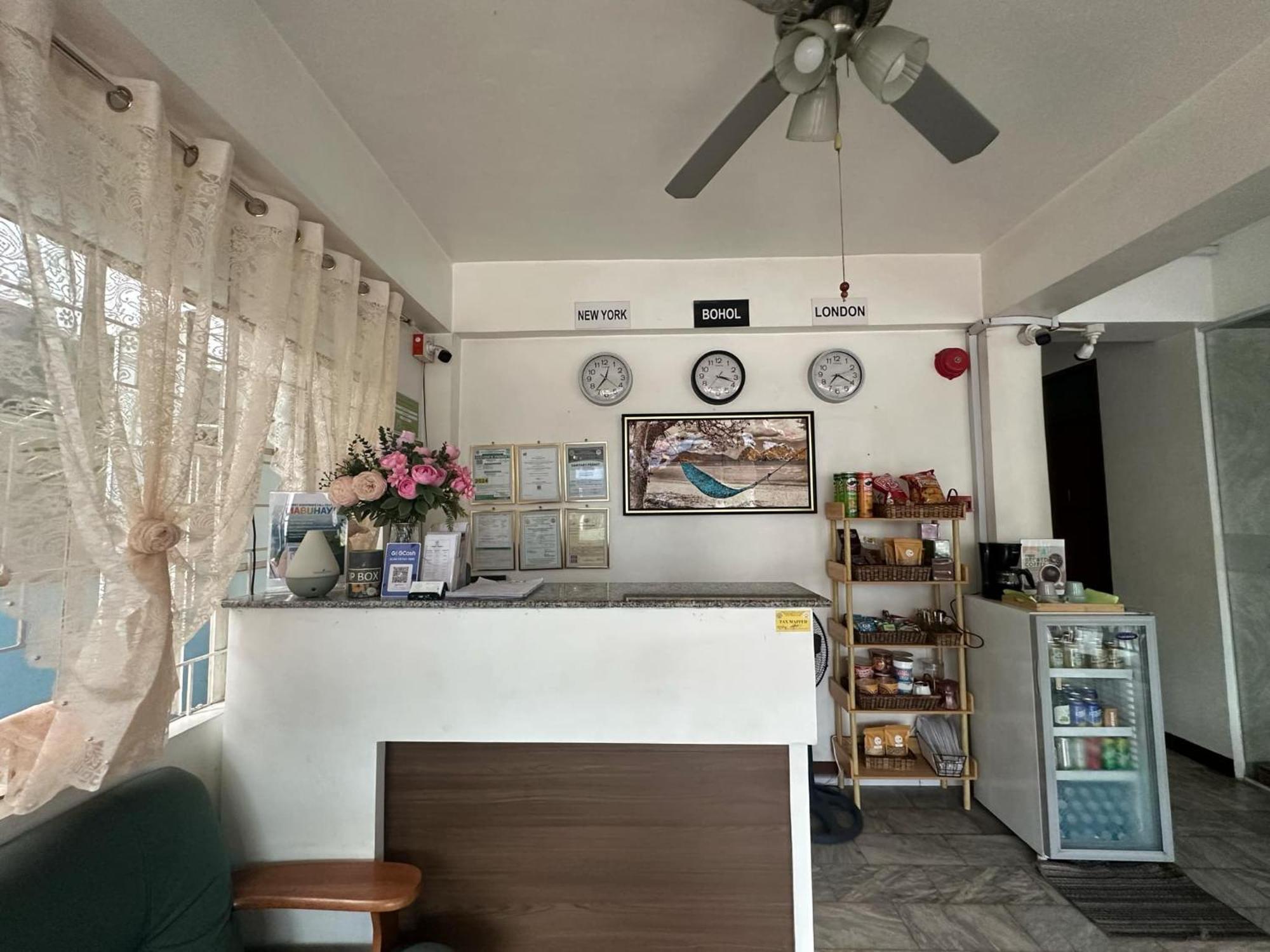 Brielles Travellers Inn Tagbilaran Exterior foto